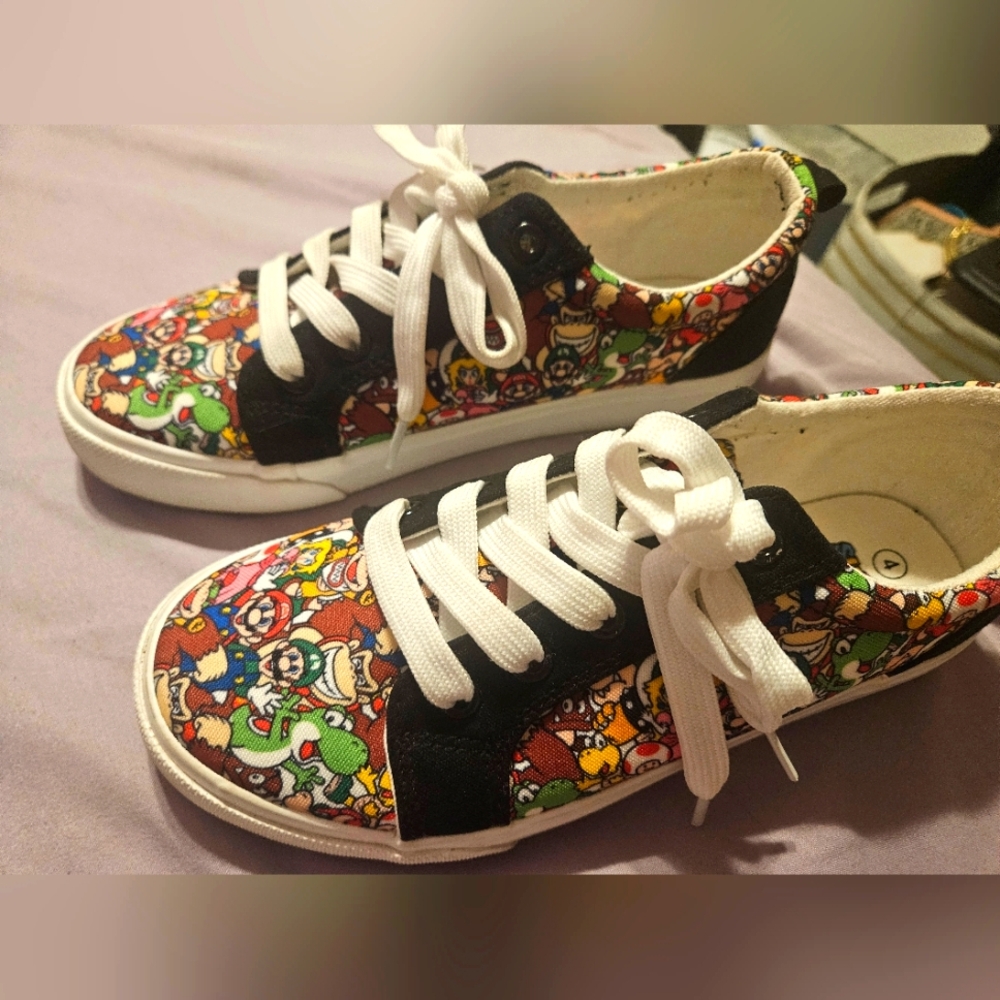 Nintendo Ground Up Super Mario Shoes Game Over Kids Size 4